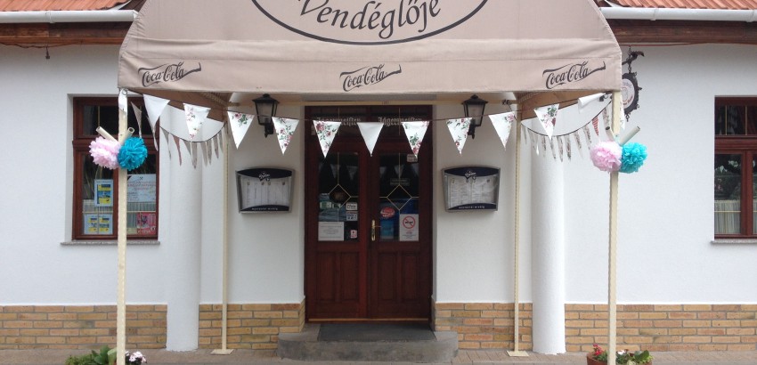 Vend&eacute;glő Bej&aacute;rat